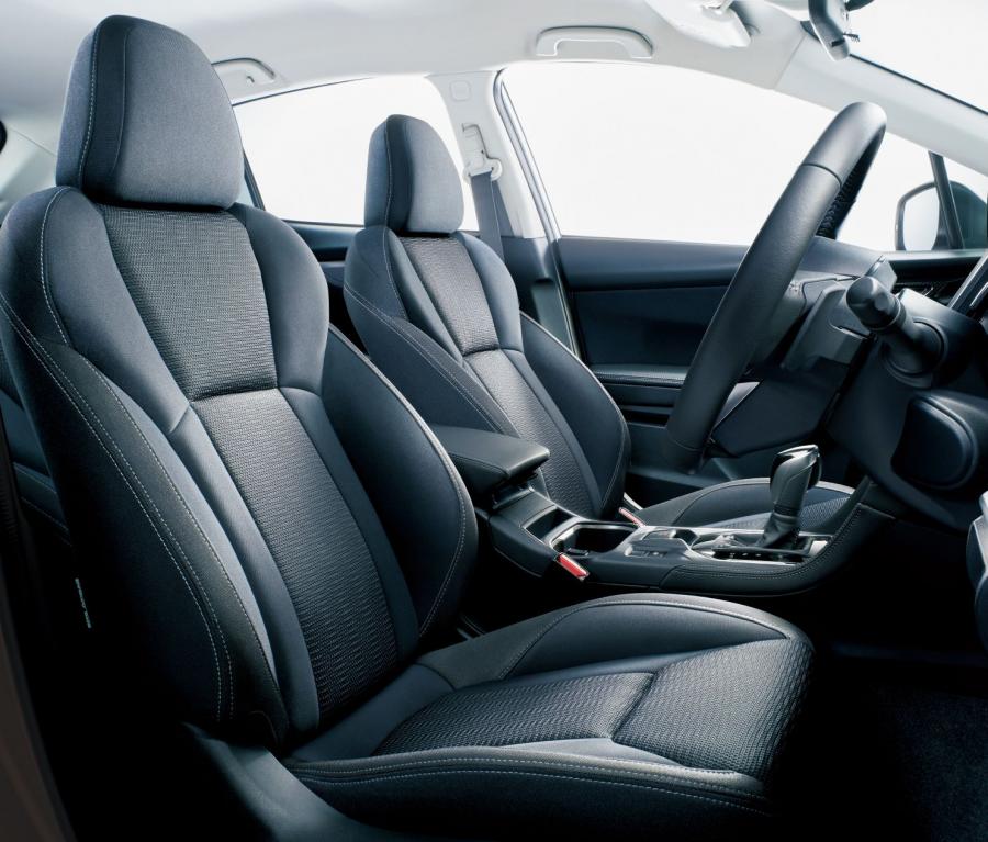 Интерьер Subaru Impreza Sport 2016 года  (JP) (фото 14 из 22)